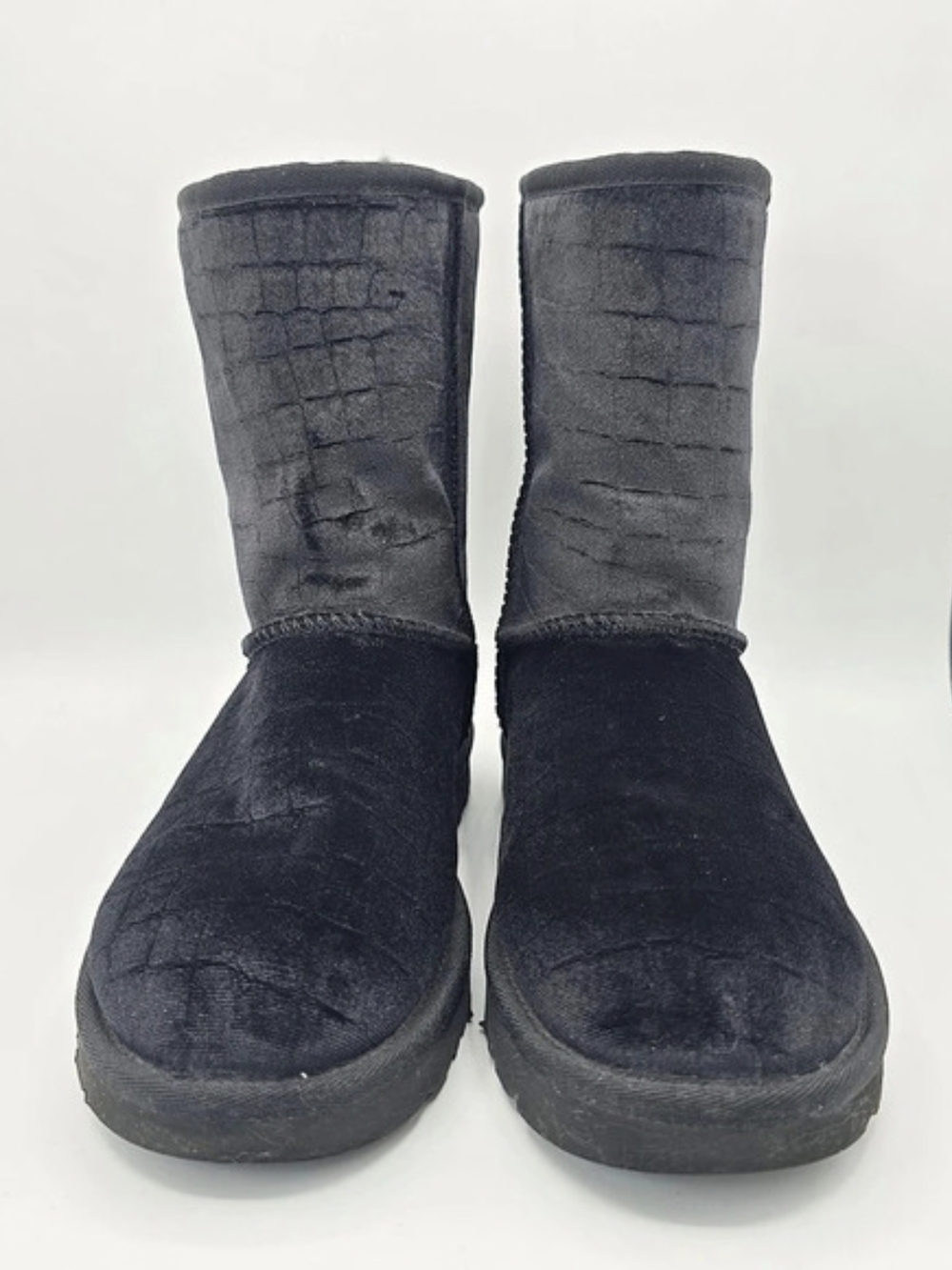 UGG Croc Short II Velvet Winter Boots Black US 7 Suede heel Comfortable Walking